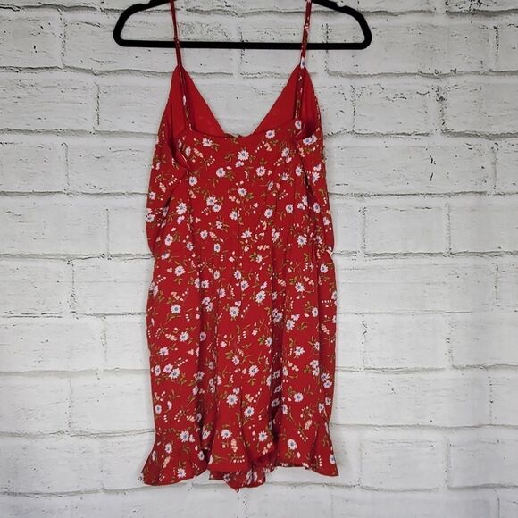 Everly Sleeveless floral red romper medium - Picture 8 of 10